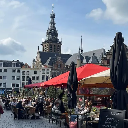 Stadsappartement Valkhof نايميخين